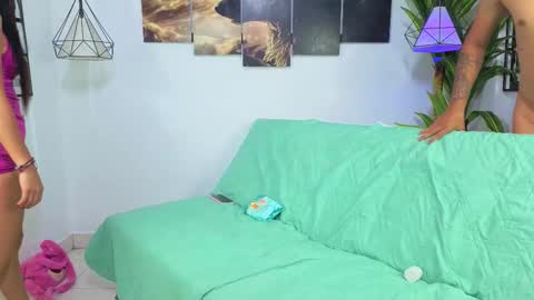 Snapshot of vida_web chatting on 10.14.25 HADE LEONEL ALEX online show from 10.14.25