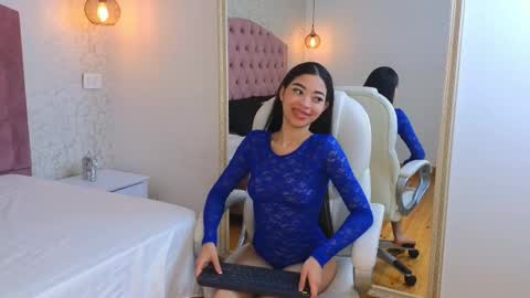 Violet  online show from 12.21.25