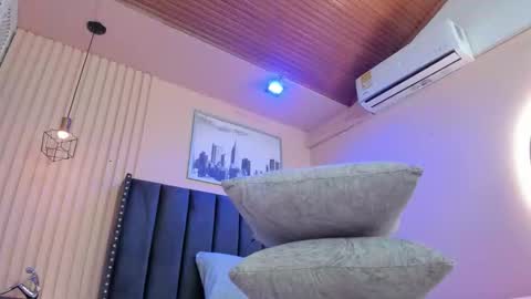 Viiolett online show from 02.20.26