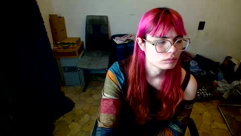 Snapshot of vika_sirnik chatting on 12.15.25 Lizochka1337 online show from 12.15.25