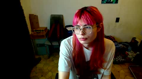 Snapshot of vika_sirnik chatting on 12.17.25 Lizochka1337 online show from 12.17.25