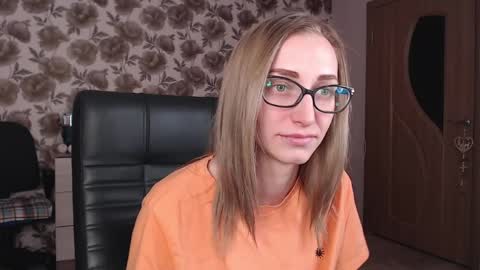 Snapshot of vikaericka chatting on 12.15.24 Vika online show from 12.15.24