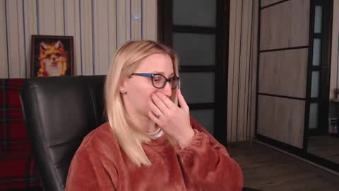 Snapshot of vikaericka chatting on 10.10.25 Vika online show from 10.10.25