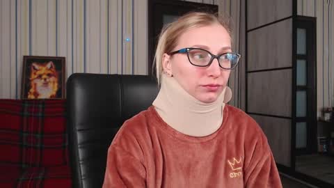 Snapshot of vikaericka chatting on 10.12.25 Vika online show from 10.12.25