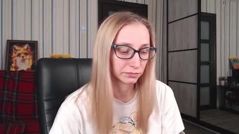 Snapshot of vikaericka chatting on 11.12.25 Vika online show from 11.12.25