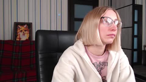 Snapshot of vikaericka chatting on 11.18.25 Vika online show from 11.18.25