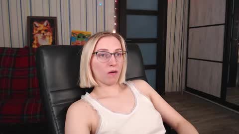 Snapshot of vikaericka chatting on 02.08.26 Vika online show from 02.08.26