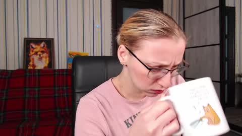 Snapshot of vikaericka chatting on 02.12.26 Vika online show from 02.12.26