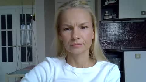 viki_loun5 online show from 10.22.25