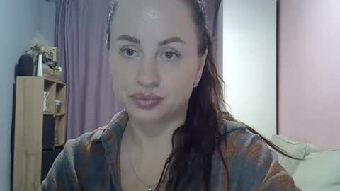 viki_red online show from 11.04.25