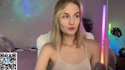 Snapshot of vikky_moon chatting on 07.11.26 Vikky online show from 07.11.26