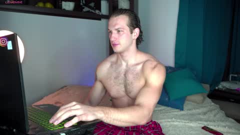 Snapshot of viktor_secret chatting on 02.24.25 fansly VITEKsecret online show from 02.24.25