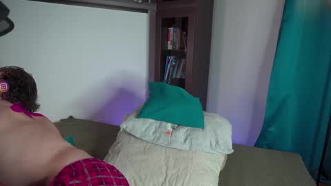 Snapshot of viktor_secret chatting on 09.15.25 fansly VITEKsecret online show from 09.15.25