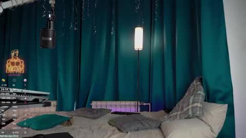 Snapshot of viktor_secret chatting on 04.06.26 fansly VITEKsecret online show from 04.06.26