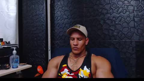 Viktor Herrera online show from 01.05.25