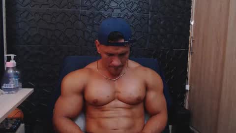 Viktor Herrera online show from 12.02.25