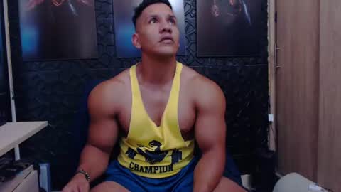 Snapshot of viktorherrera chatting on 06.25.26 Viktor Herrera online show from 06.25.26