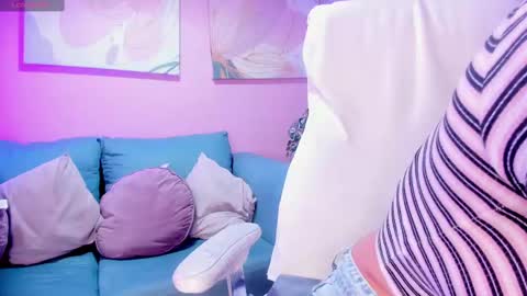 Snapshot of vikypetiteee chatting on 10.02.25 Victoria online show from 10.02.25