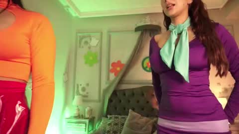 Snapshot of vikypetiteee chatting on 10.18.25 Victoria online show from 10.18.25