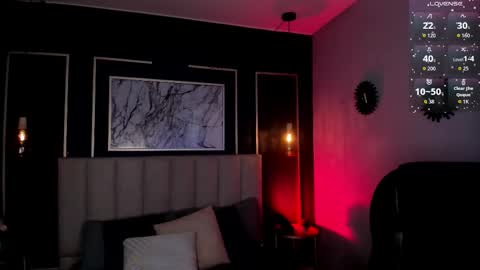 Snapshot of vikypetiteee chatting on 10.26.25 Victoria online show from 10.26.25