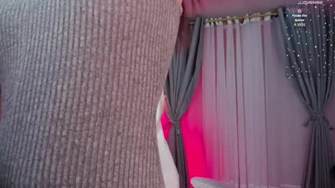 Snapshot of vikypetiteee chatting on 11.05.25 Victoria online show from 11.05.25