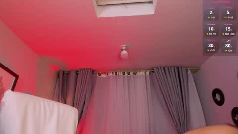 Snapshot of vikypetiteee chatting on 11.28.25 Victoria online show from 11.28.25