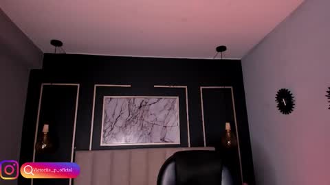 Snapshot of vikypetiteee chatting on 11.28.25 Victoria online show from 11.28.25