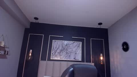 Snapshot of vikypetiteee chatting on 12.02.25 Victoria online show from 12.02.25