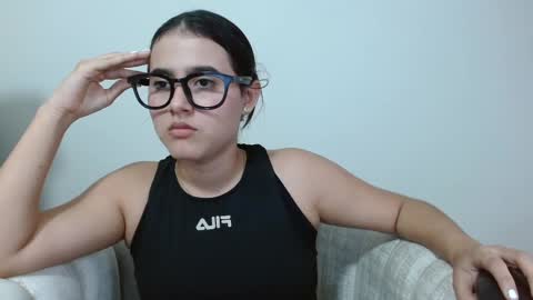 vikysexy28 online show from 02.18.25