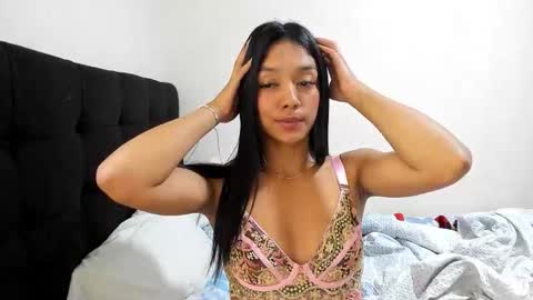 Snapshot of vinaly_y chatting on 09.24.25 Vinaly online show from 09.24.25