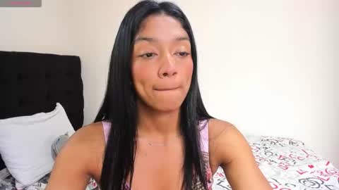 Snapshot of vinaly_y chatting on 10.22.25 Vinaly online show from 10.22.25