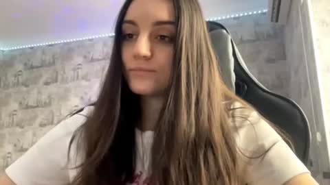 Ellie online show from 08.04.26