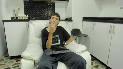 Snapshot of vincenthunter chatting on 12.08.24 Vincent online show from 12.08.24