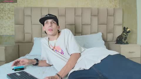 Snapshot of vincenthunter chatting on 12.27.24 Vincent online show from 12.27.24