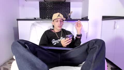 Snapshot of vincenthunter chatting on 01.22.25 Vincent online show from 01.22.25