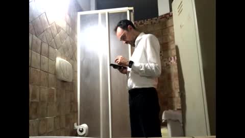 Snapshot of vinmin90 chatting on 10.26.25 Zenith online show from 10.26.25