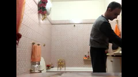 Snapshot of vinmin90 chatting on 10.28.25 Zenith online show from 10.28.25