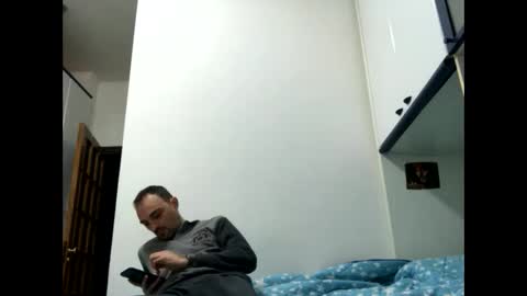 Snapshot of vinmin90 chatting on 11.06.25 Zenith online show from 11.06.25