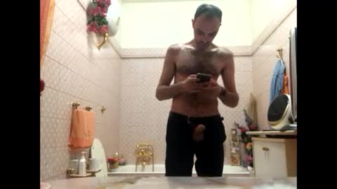 Snapshot of vinmin90 chatting on 11.12.25 Zenith online show from 11.12.25