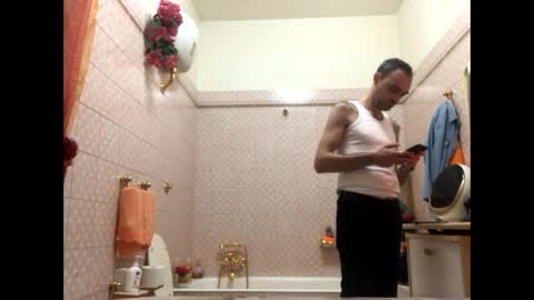 Snapshot of vinmin90 chatting on 11.15.25 Zenith online show from 11.15.25