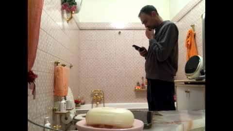 Snapshot of vinmin90 chatting on 11.25.25 Zenith online show from 11.25.25