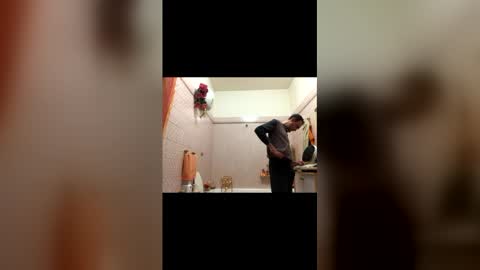 Snapshot of vinmin90 chatting on 12.04.25 Zenith online show from 12.04.25