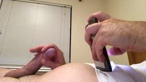 Snapshot of vinnigreenb chatting on 12.15.25 vinnigreenb online show from 12.15.25