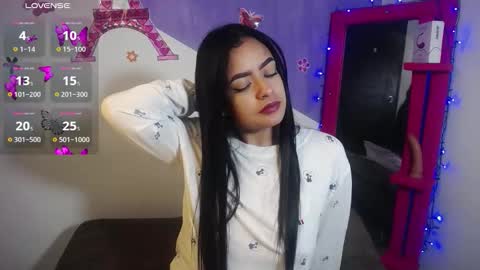 Snapshot of vio_let_ chatting on 01.11.26 Daniela online show from 01.11.26