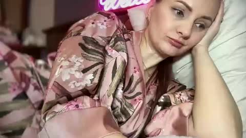 Snapshot of viola_1 chatting on 02.17.25 Funny girl online show from 02.17.25