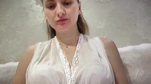 Snapshot of viola_1 chatting on 09.24.25 Funny girl online show from 09.24.25