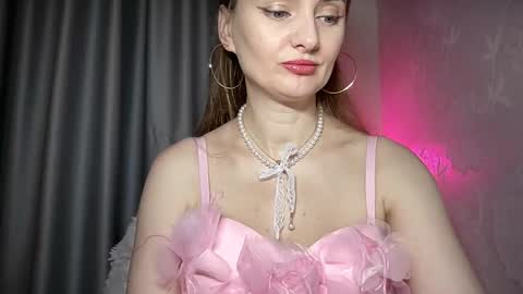 Snapshot of viola_1 chatting on 11.26.25 Funny girl online show from 11.26.25