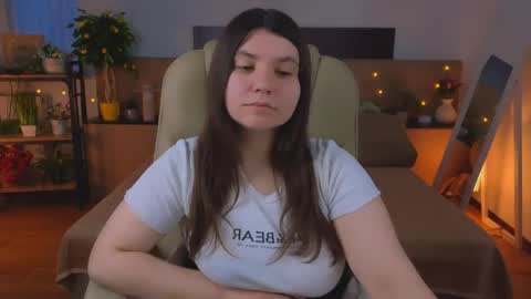 Snapshot of viola__shy chatting on 05.29.26 Viola online show from 05.29.26