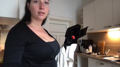 Snapshot of viola_beck chatting on 09.15.25 Vio online show from 09.15.25