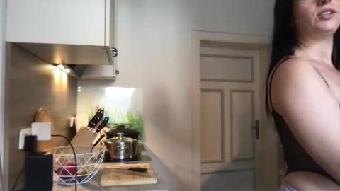 Snapshot of viola_beck chatting on 09.22.25 Vio online show from 09.22.25